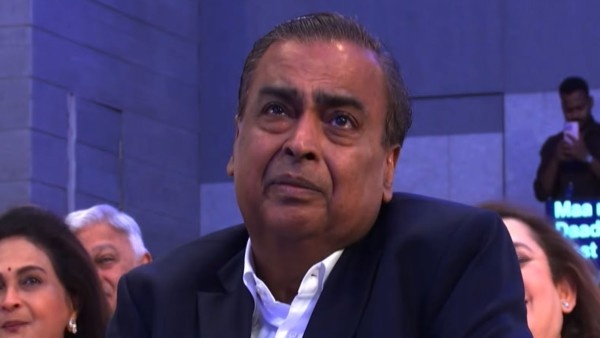 Jio Platforms Listing Ceremony Turns Emotional Mukesh Ambani Wipes Tears Anant Isha Address Crowd Jio Platforms Listing Ceremony Turns Emotional Mukesh Ambani Wipes Tears Anant Isha Address Crowd