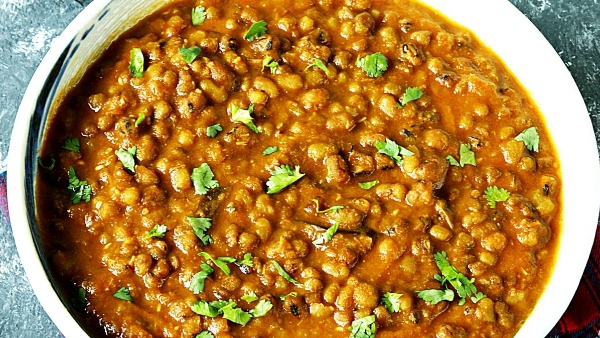 pesalu masala curry Healthy Whole Green Moong Dal Curry Recipe - Protein-Rich Pesalu Gravy for Chapati Roti amp amp Rice