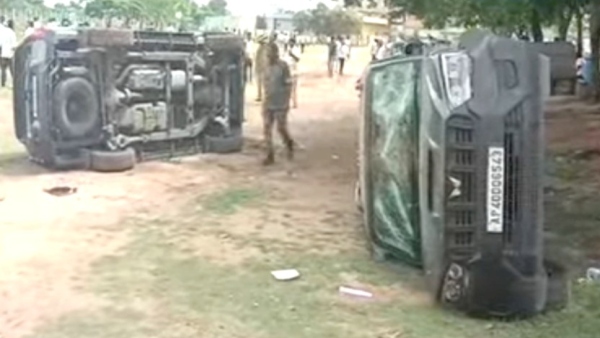 punganur-clashes-tdp-alliance-and-ysrcp-workers-attack-each-other-several-injured punganur-clashes-tdp-alliance-and-ysrcp-workers-attack-each-other-several-injured