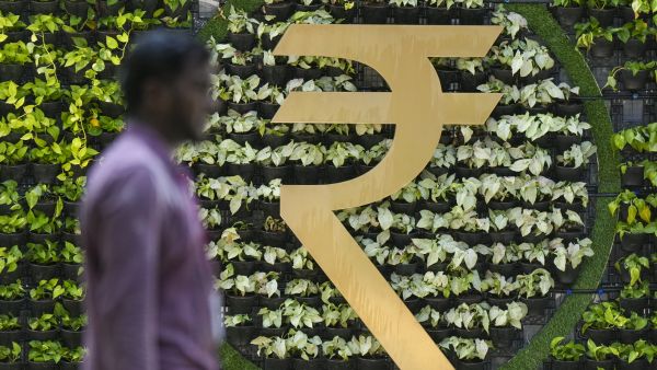 RBI Opens Special Dollar Window for Oil PSUs to Support Rupee Near Historic Low Against US Dollar RBI Opens Special Dollar Window for Oil PSUs to Support Rupee Near Historic Low Against US Dollar