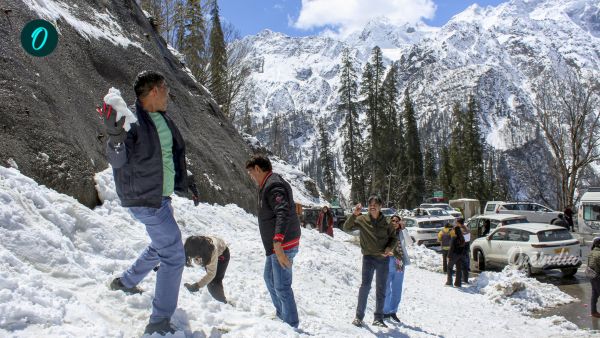 Early Snowfall Travel Guide Top 6 Places in India to Experience Magical Winter Views Right Now Early Snowfall Travel Guide Top 6 Places in India to Experience Magical Winter Views Right Now