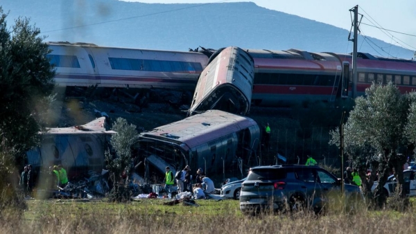 Spain train crash Over 39 people killed and many others seriously injured after two trains collide