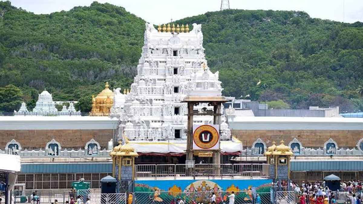 రేపు శ్రీవారి రూ. 300 టికెట్లు విడుదల- ఈ తేదీల కోసం మాత్రమే.. !!