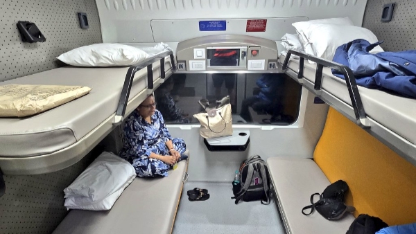 Vande Bharat Sleeper Bengaluru-Mumbai Service to Start This Month Anantapur Guntakal Get Halts Vande Bharat Sleeper Bengaluru-Mumbai Service to Start This Month Anantapur Guntakal Get Halts