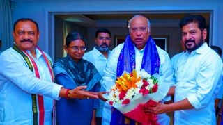 మీనాక్షీ కోసం తెలంగాణ ఎంపీ రాజ్యసభ సీటు త్యాగం..!?