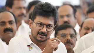 త్రిష చిచ్చు: భగ్గుమంటోన్న తమిళనాడు: ఉదయనిధి అరెస్ట్ తో డీఎంకే రోడ్లపైకి: ఎక్కడికక్కడ