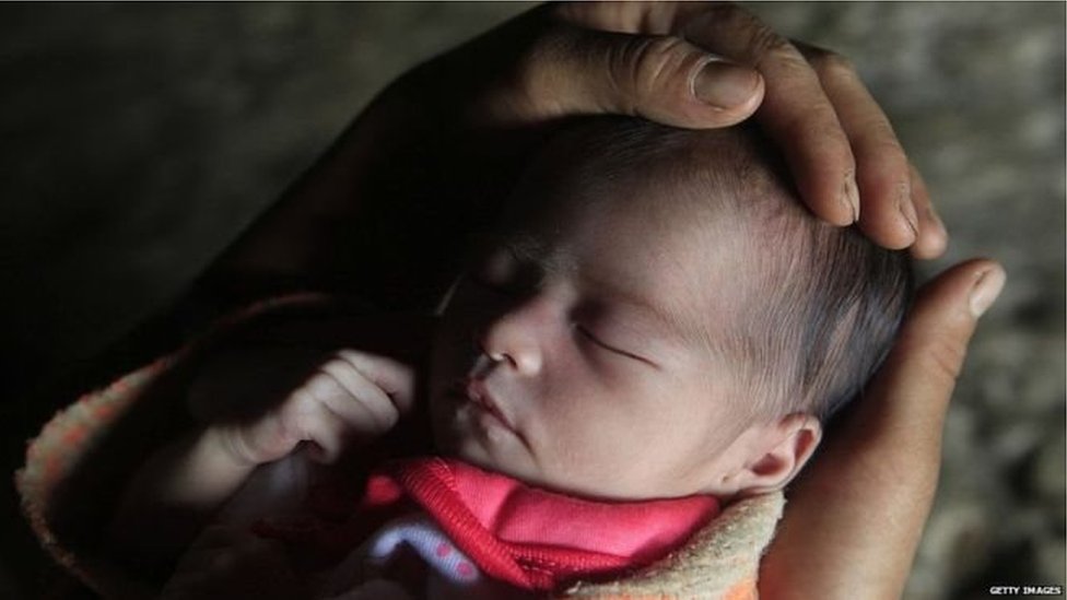 అప్పుడే పుట్టిన శిశువు అప్పుడే పుట్టిన శిశువు