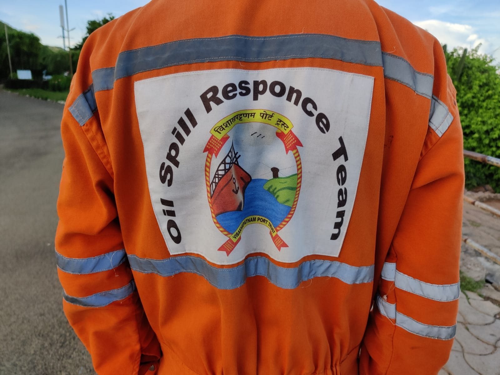 విశాఖ తీరంలో బంగ్లాదేశ్ నౌక