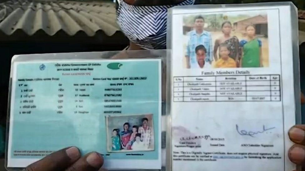 ఒకే కుటుంబానికి రెండు రాష్ట్రాల రేషన్ కార్డులు