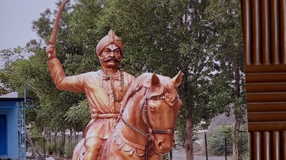 ఉయ్యాలవాడ నరసింహారెడ్డి విగ్రహం