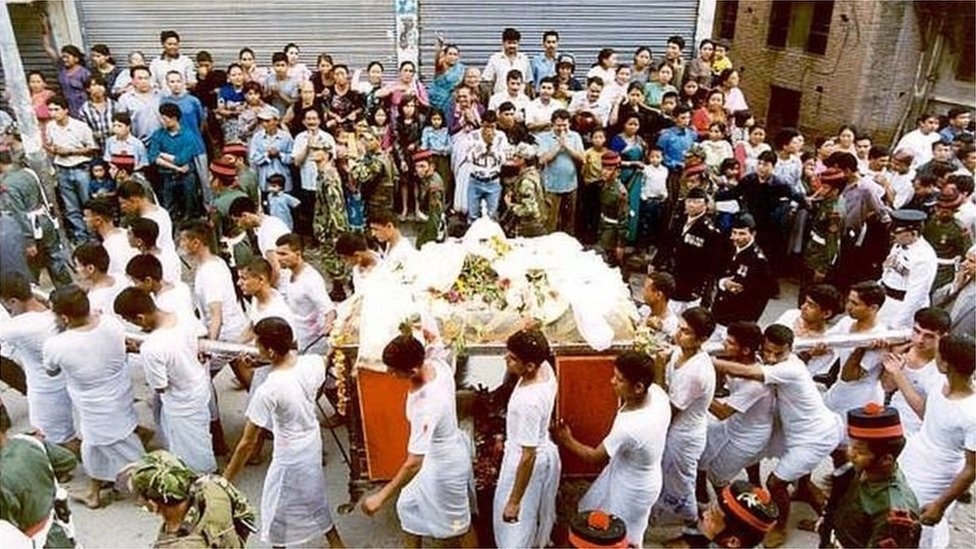 రాజ పరివారం అంత్యక్రియలు