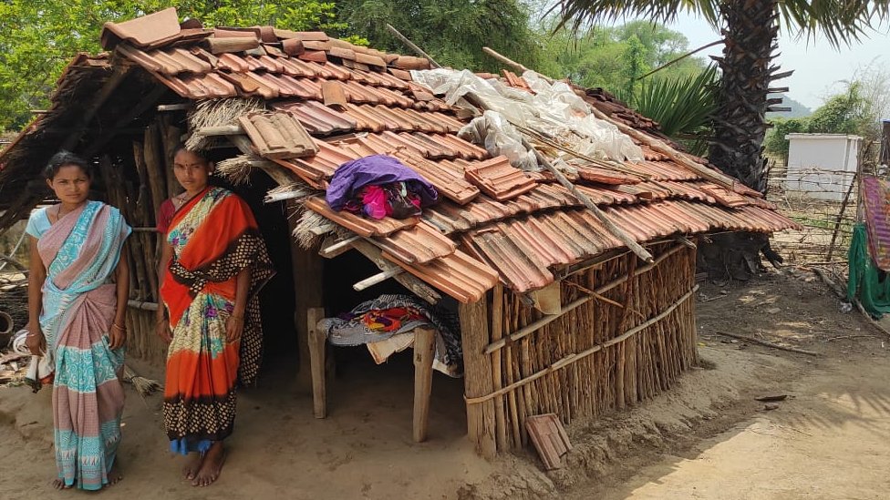 కనల్ తోలా గ్రామంలోని మహిళలు