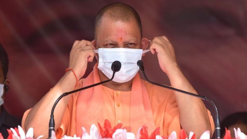 బీజేపీ పెద్దలకు తాను రబ్బర్ స్టాంప్ ముఖ్యమంత్రిని కాదని చెప్పేందుకు యోగి ప్రయత్నించారని బీజేపీ నేతలే వ్యాఖ్యానిస్తుననారు.