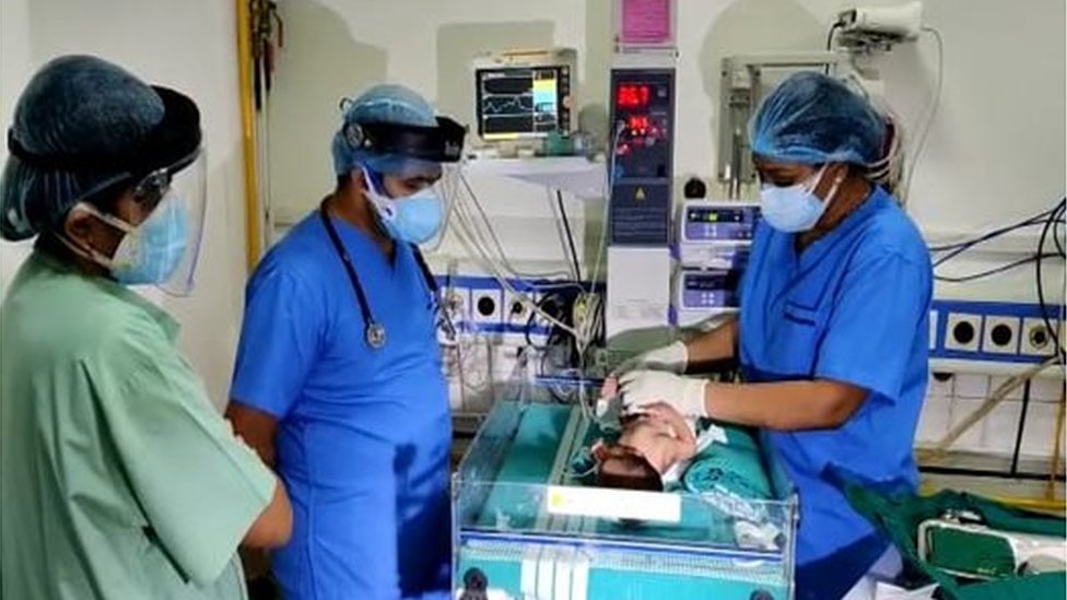 నవజాత శిశువులో అరుదైన కోవిడ్ లక్షణాలను విజయవాడలోని ఆంధ్రా హాస్పిటల్ డాక్టర్లు గుర్తించారు.