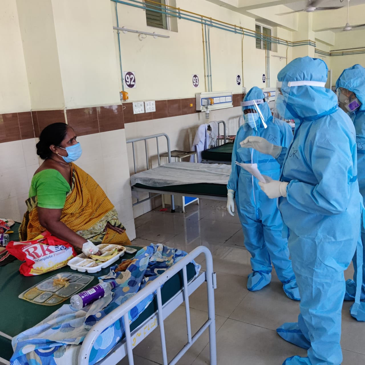 కోవిడ్ చికిత్స తీసుకుంటున్న రోగి