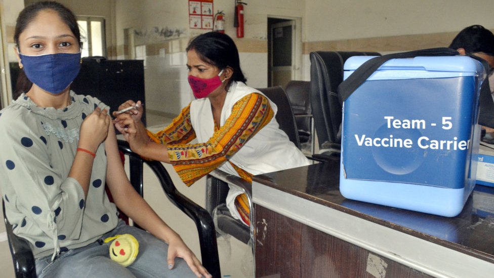 కోవిడ్-19 వ్యాక్సినేషన్