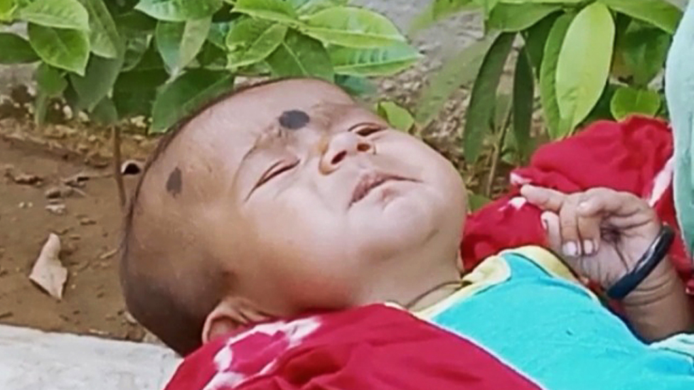 మీనా రెండేళ్ల బిడ్డను రెండు సార్లు కిడ్నాప్ చేశారు