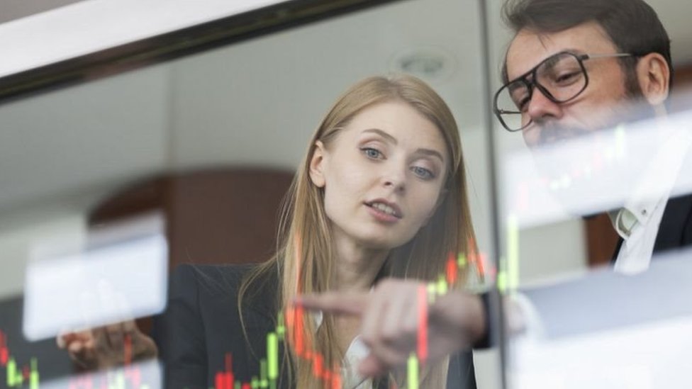 ఫైనాన్షియల్ అనలిస్ట్