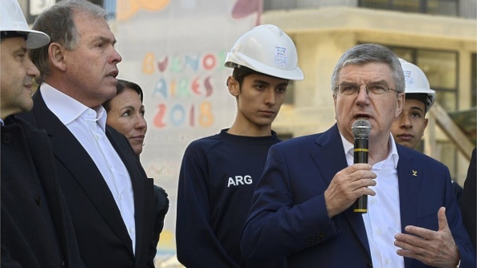 ఐఓపీ ప్రెసిడెంట్ థామస్ బాచ్(కుడివైపు) ఐఓపీ ప్రెసిడెంట్ థామస్ బాచ్(కుడివైపు)