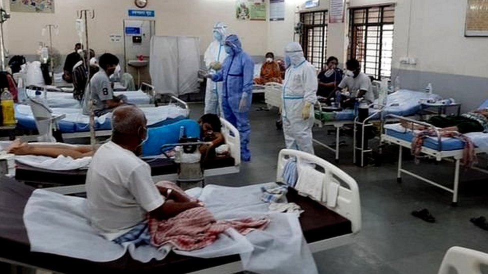 కరోనా రోగులతో ఒక ఆస్పత్రి (ప్రతీకాత్మక చిత్రం) కరోనా రోగులతో ఒక ఆస్పత్రి (ప్రతీకాత్మక చిత్రం)