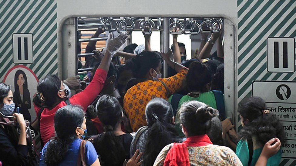 రైళ్లలో జనం