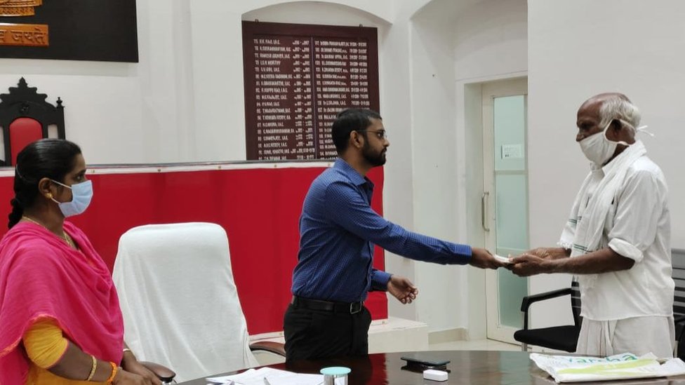 గోపాల స్వామి నిర్వహణ ఖర్చుల నిమిత్తం, నెలకు రూ.7వేల చొప్పున చెల్లించాలని ఆయన పిల్లలను ఆదేశించిన విజయవాడ సబ్ కలెక్టర్