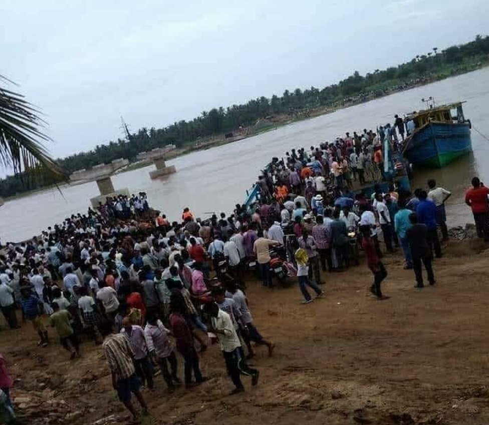 గోదావరిలో పడవ ప్రమాదం