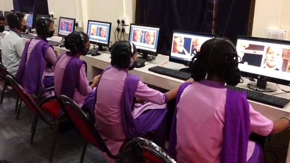 చంద్రంపాలెం జెడ్ పి స్కూలులో విద్యార్థులు