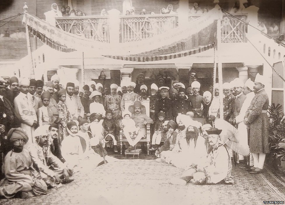 1911లో మీర్ ఉస్మాన్ అలీఖాన్ పట్టాభిషేకం సందర్భంగా తీసిన ఫొటో