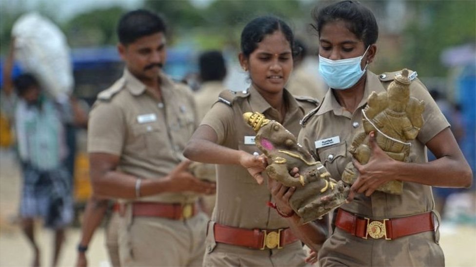 మహిళా పోలీస్ అధికారులు మహిళా పోలీస్ అధికారులు