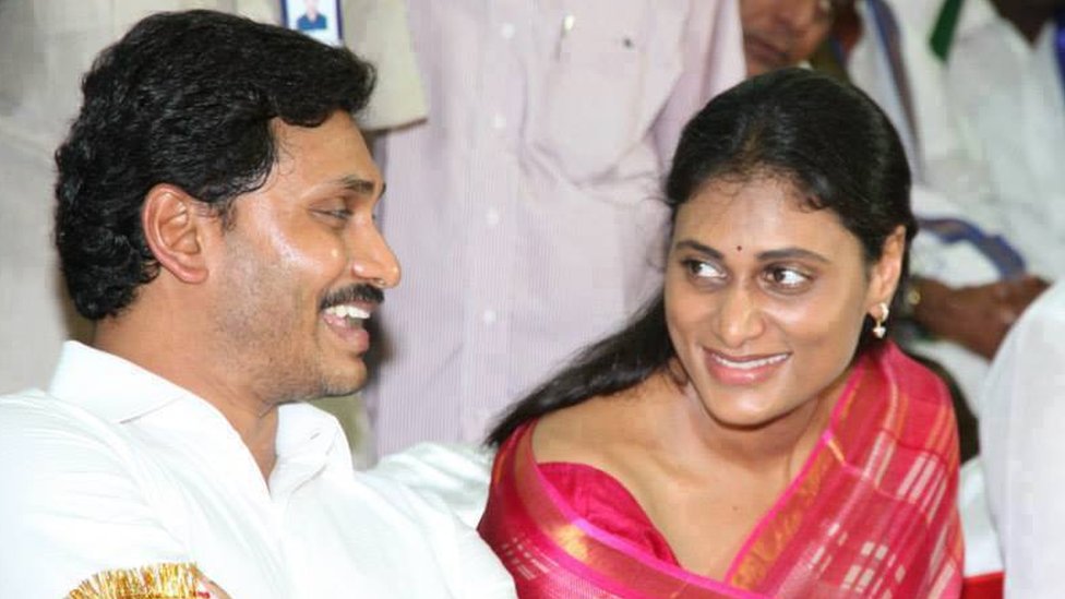 వైఎస్ జగన్‌తో వైఎస్ షర్మిల (పాత చిత్రం)