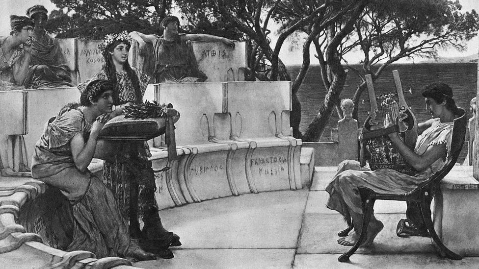 సాఫోను ప్రముఖ స్వలింగ సంపర్క కవయిత్రిగా నేడు గౌరవిస్తున్నారు. సాఫోను ప్రముఖ స్వలింగ సంపర్క కవయిత్రిగా నేడు గౌరవిస్తున్నారు.