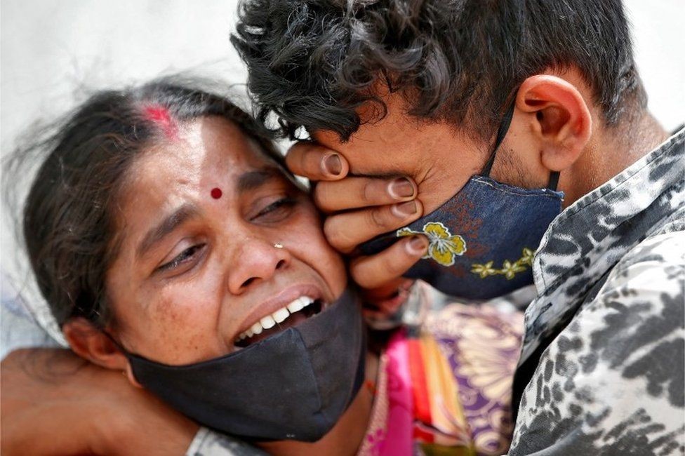 ఇప్పటి వరకు భారతదేశంలో అధికారికంగా 4,47,000 కోవిడ్ మరణాలు నమోదయ్యాయి. ఇప్పటి వరకు భారతదేశంలో అధికారికంగా 4,47,000 కోవిడ్ మరణాలు నమోదయ్యాయి.