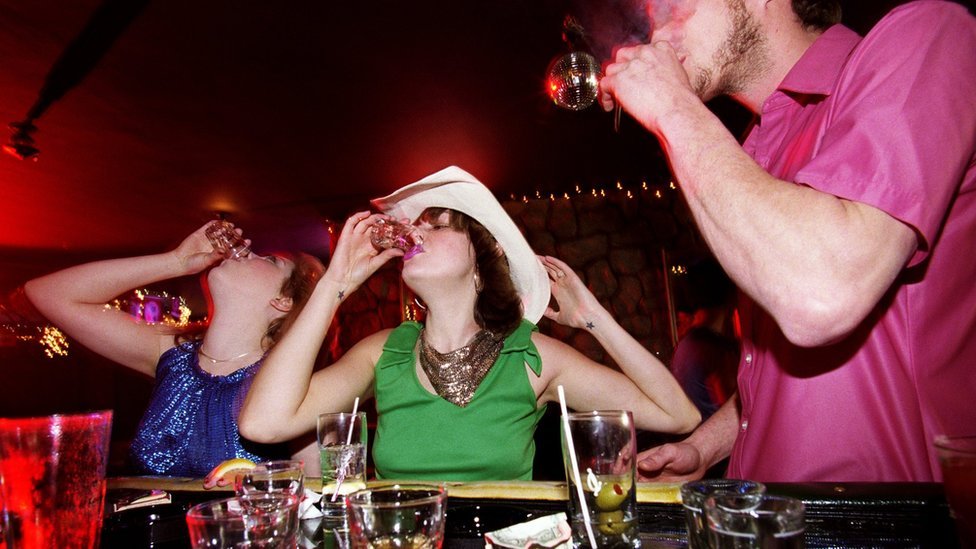 రాత్రి తీసుకున్న ఆల్కహాల్ ప్రభావం ఉదయం లేచిన తర్వాత కనిపిస్తుంది.