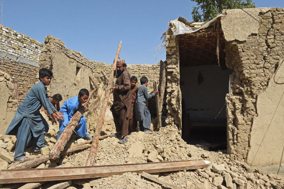 అక్టోబర్ 7న పాకిస్తాన్ లో వచ్చిన భూకంపం అక్టోబర్ 7న పాకిస్తాన్ లో వచ్చిన భూకంపం