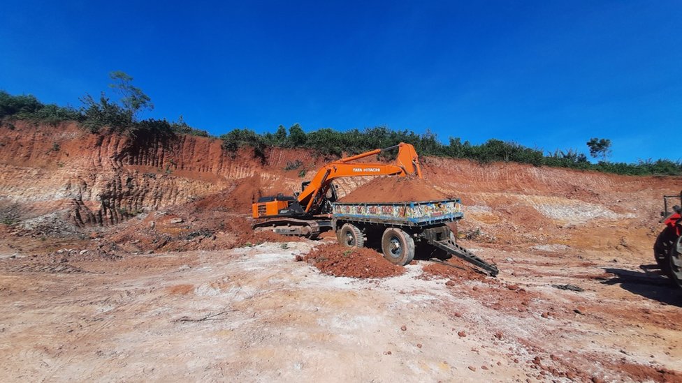 అసైన్డ్ భూముల్లో తవ్వకాలు