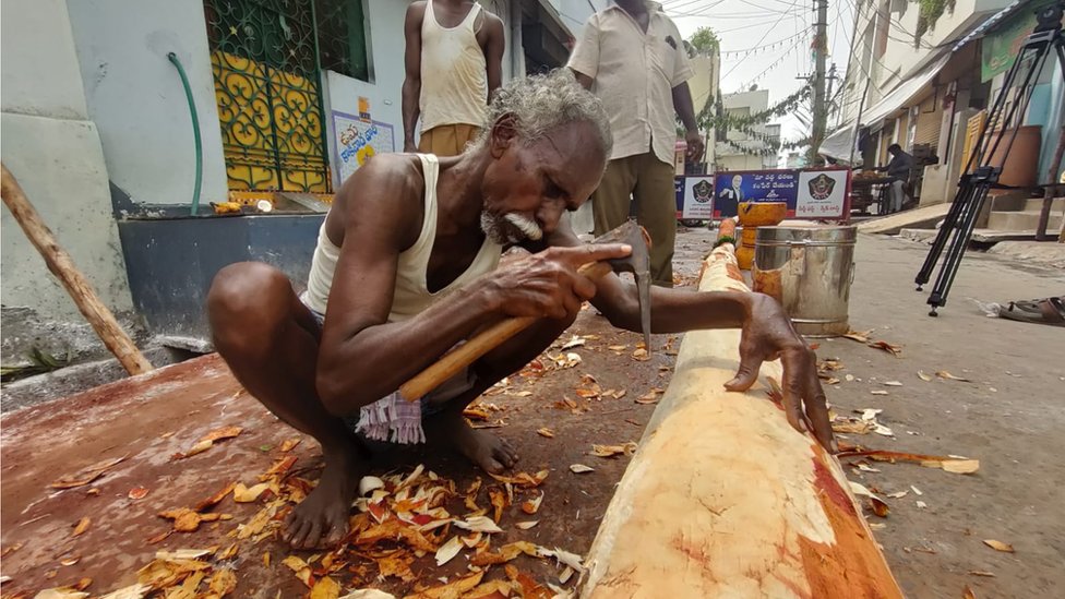 చింతచెట్టు మానునే సిరిమానుగా ఉపయోగిస్తారు