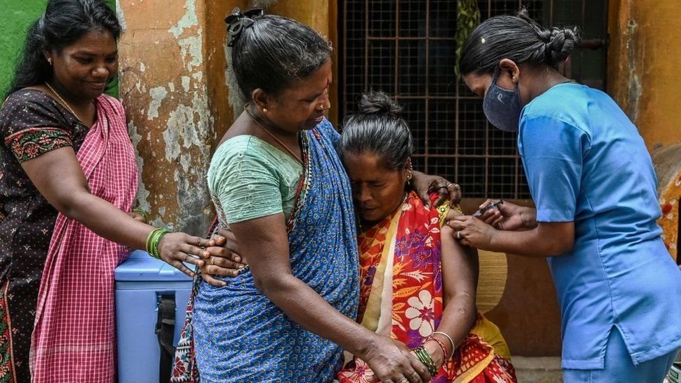 కోవిడ్ కారణంగా భారతదేశంలో సుమారు 440,000 మంది చనిపోయారు.
