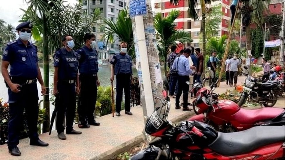 బంగ్లాదేశ్ పోలీస్