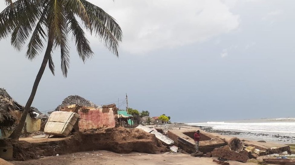 ఉప్పెన సినిమాలో కనిపించిన ఆలయం ఇప్పుడు ఇలా అయ్యింది. ఉప్పెన సినిమాలో కనిపించిన ఆలయం ఇప్పుడు ఇలా అయ్యింది.