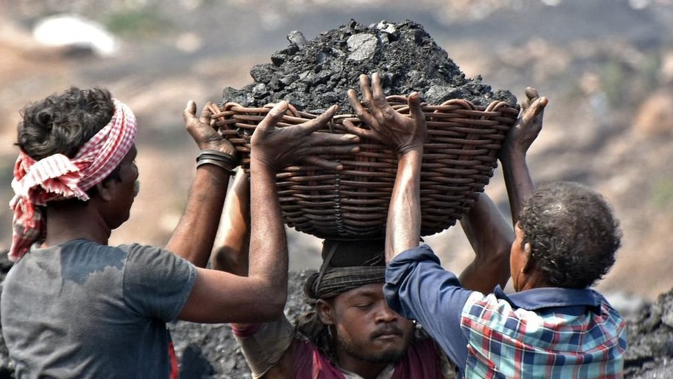 భారతదేశపు ఆర్ధికాభివృద్ధి ఎక్కువ శిలాజ ఇంధనాలతో ముడిపడి ఉంది. భారతదేశపు ఆర్ధికాభివృద్ధి ఎక్కువ శిలాజ ఇంధనాలతో ముడిపడి ఉంది.