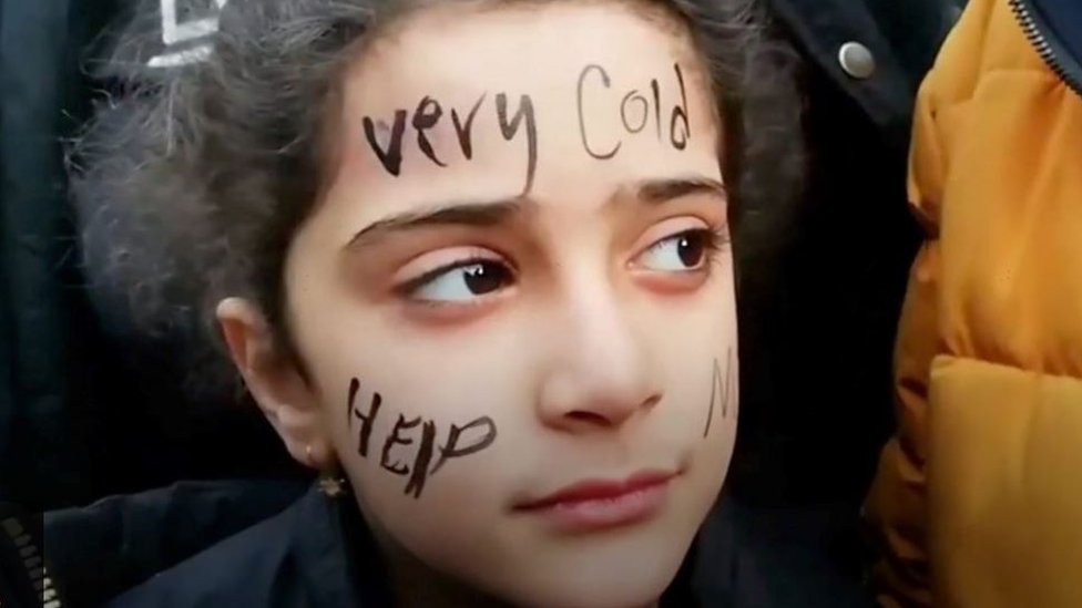 బెలారస్‌లో విపరీతమైన చలిలోనే శరణార్ధులు టెంట్లు వేసుకుని జీవిస్తున్నారు.