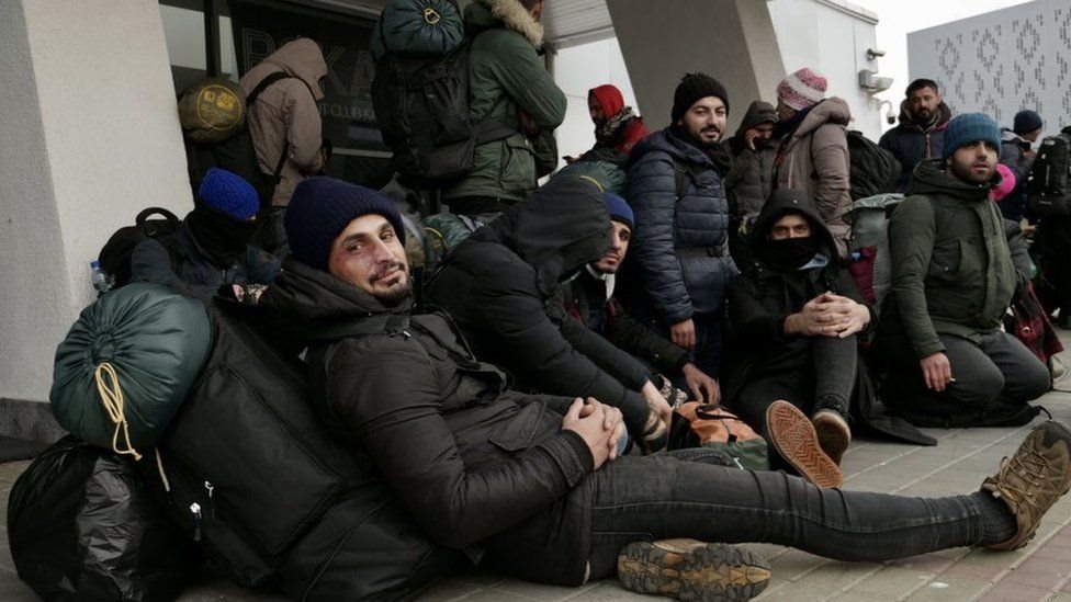 బెలారుస్ రాజధాని మిన్స్క్ వీధుల్లో కూడా పెద్ద ఎత్తున వలసదారులు డేరాలు వేసుకుని జీవిస్తున్నారు.