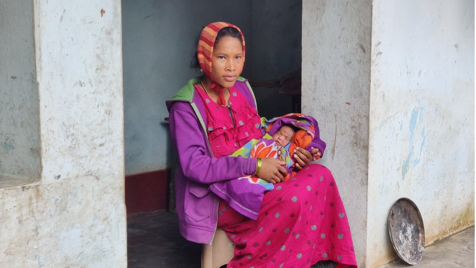 వరస మరణాలతో గ్రామంలో మహిళలు పిల్లల గురించి బెంగ పెట్టుకుంటున్నారు.