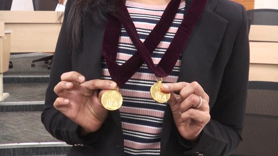 గోల్డ్ మెడల్స్ గోల్డ్ మెడల్స్