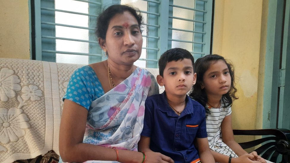 ఆత్మహత్య చేసుకున్న ఖమ్మం ఉపాధ్యాయుడి కుటుంబం ఆత్మహత్య చేసుకున్న ఖమ్మం ఉపాధ్యాయుడి కుటుంబం