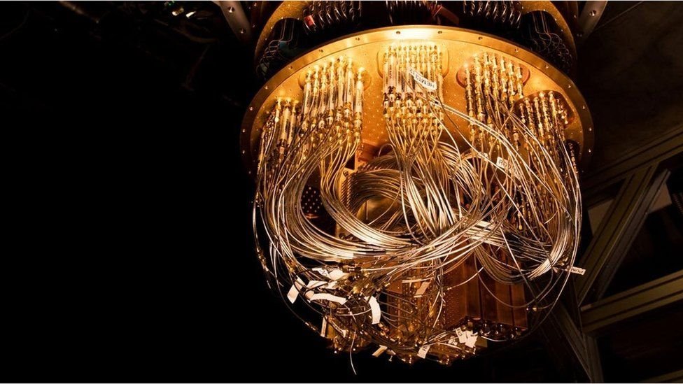 గూగుల్ తయారు చేస్తున్న క్వాంటం కంప్యూటర్లో ఒక భాగం గూగుల్ తయారు చేస్తున్న క్వాంటం కంప్యూటర్లో ఒక భాగం