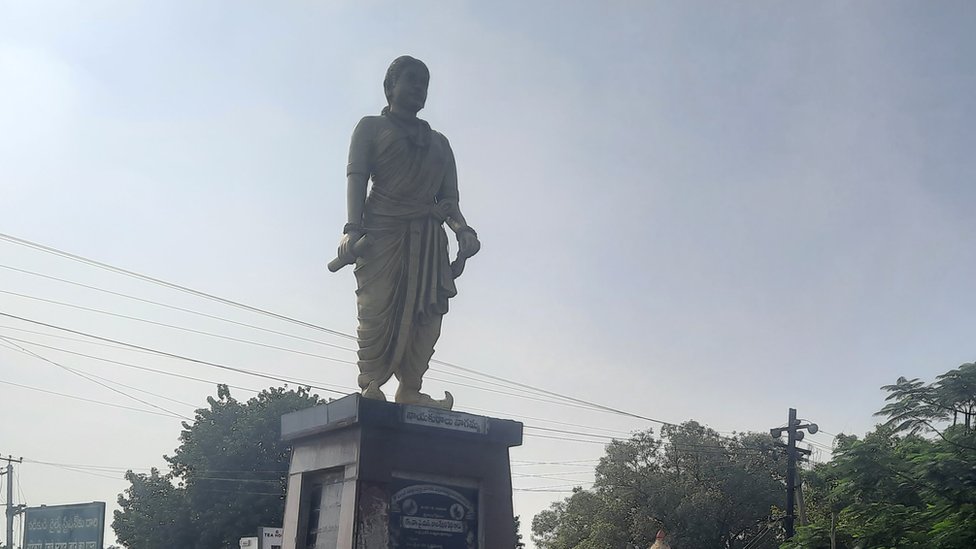 పల్నాడు ఉత్సవాలు: నాయకురాలు నాగమ్మ విగ్రహం