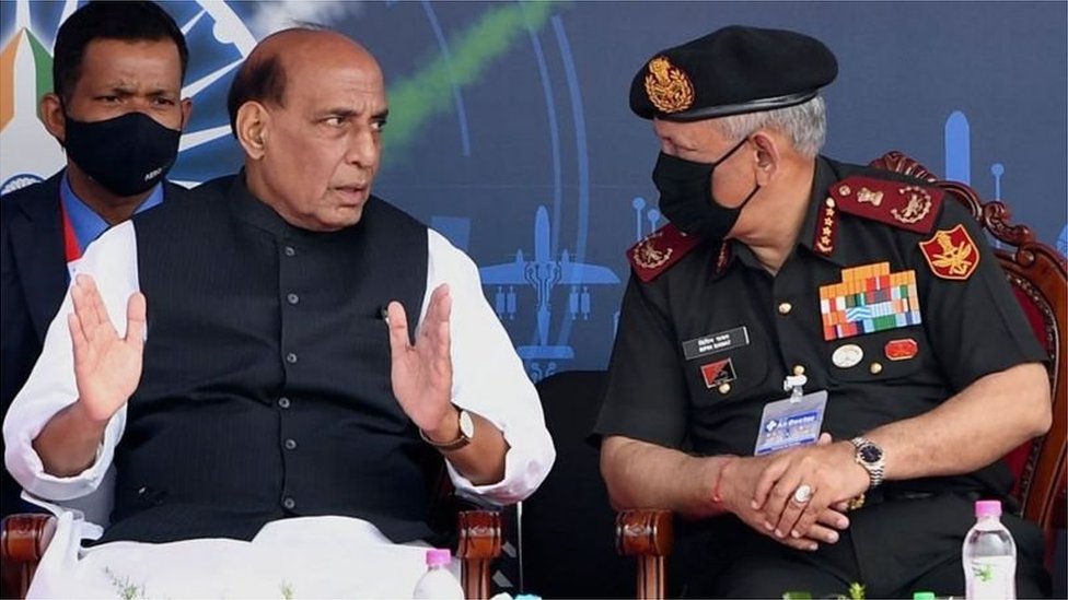 రక్షణమంత్రి రాజ్‌నాథ్ సింగ్‌తో జనరల్ రావత్