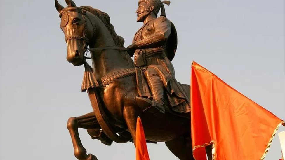 రాజకీయాల కోసం బీజేపీ శివాజీ పేరును వాడుతోందని కాంగ్రెస్ విమర్శించింది.